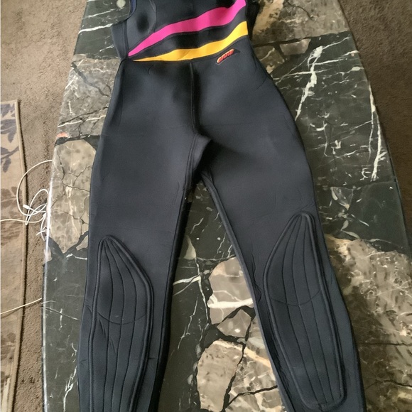 Bare women’s velocity sleeveless black rainbow wetsuit size 14 - Picture 2 of 11